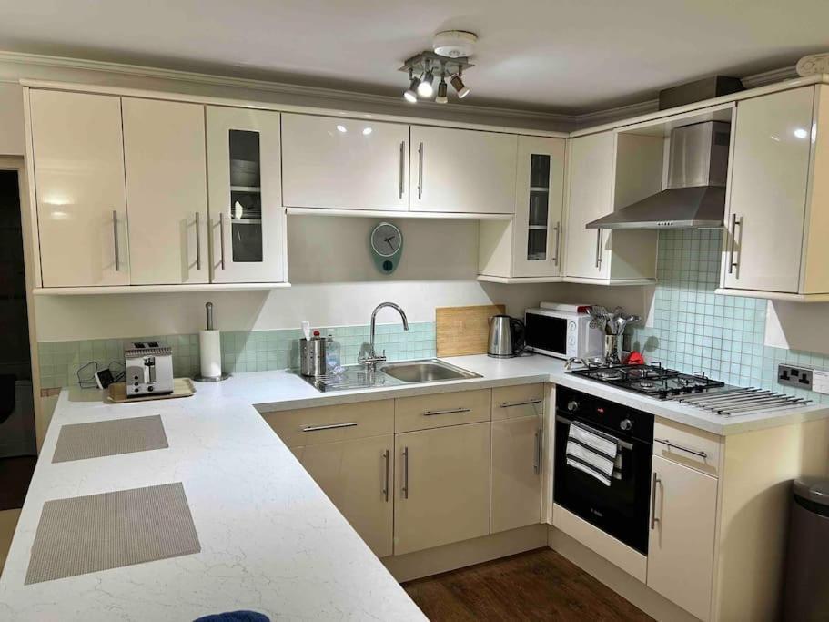 One Bed Flat Close To Centre Apartment *