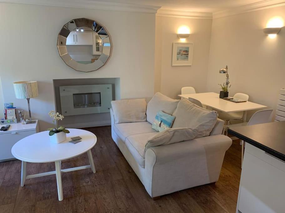 One Bed Flat Close To Centre Apartment *