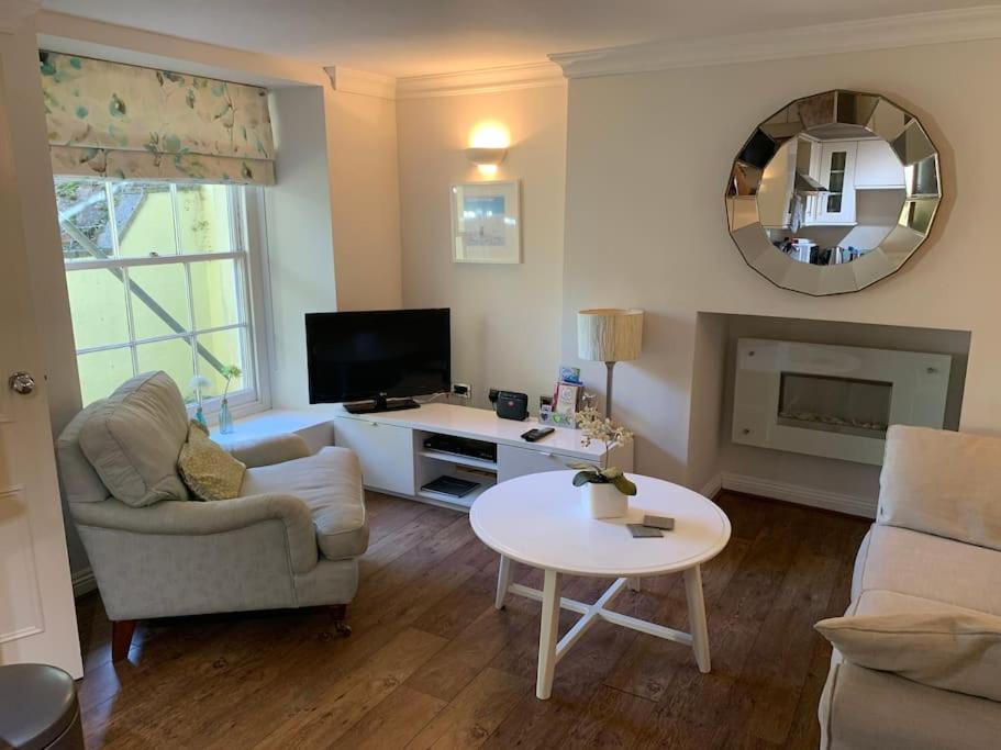 One Bed Flat Close To Centre Apartment *